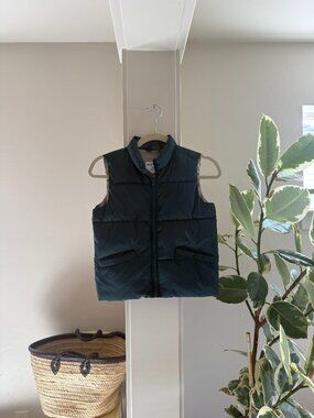Old Navy Water-Resistant Quilted Puffer Vest for Boys